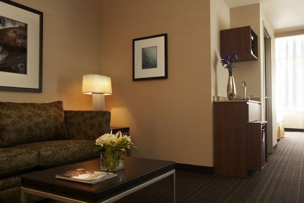 Holiday Inn Express & Suites Vaughan-Southwest By Ihg Exteriör bild