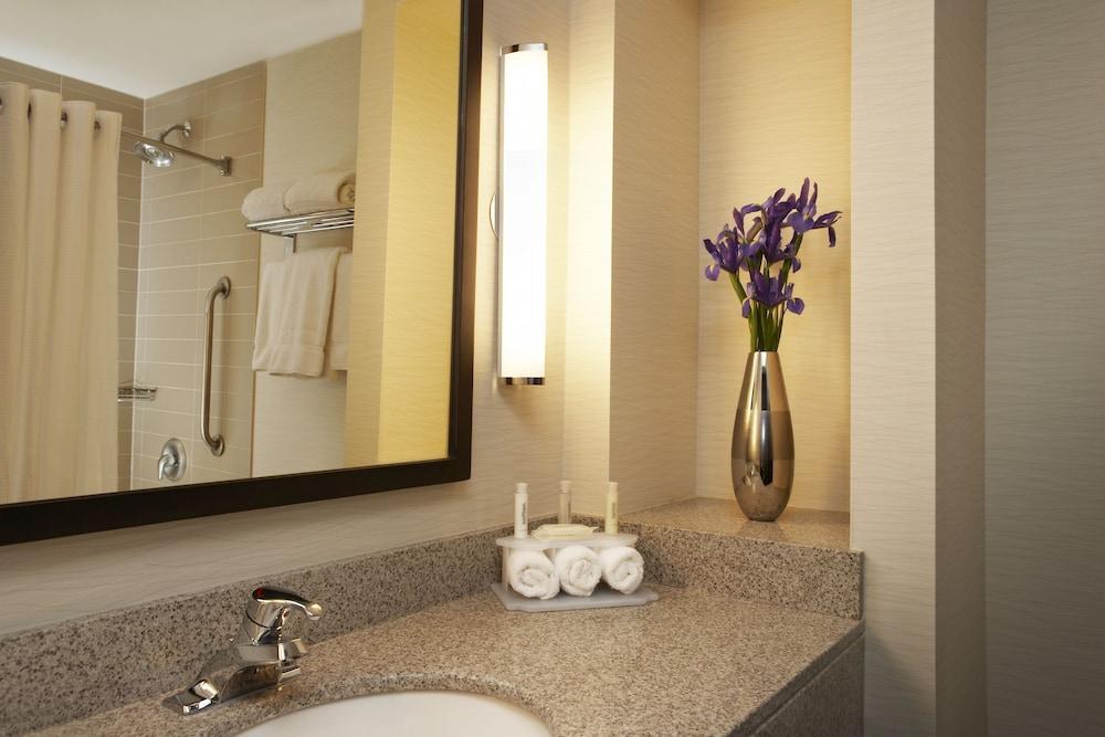 Holiday Inn Express & Suites Vaughan-Southwest By Ihg Exteriör bild