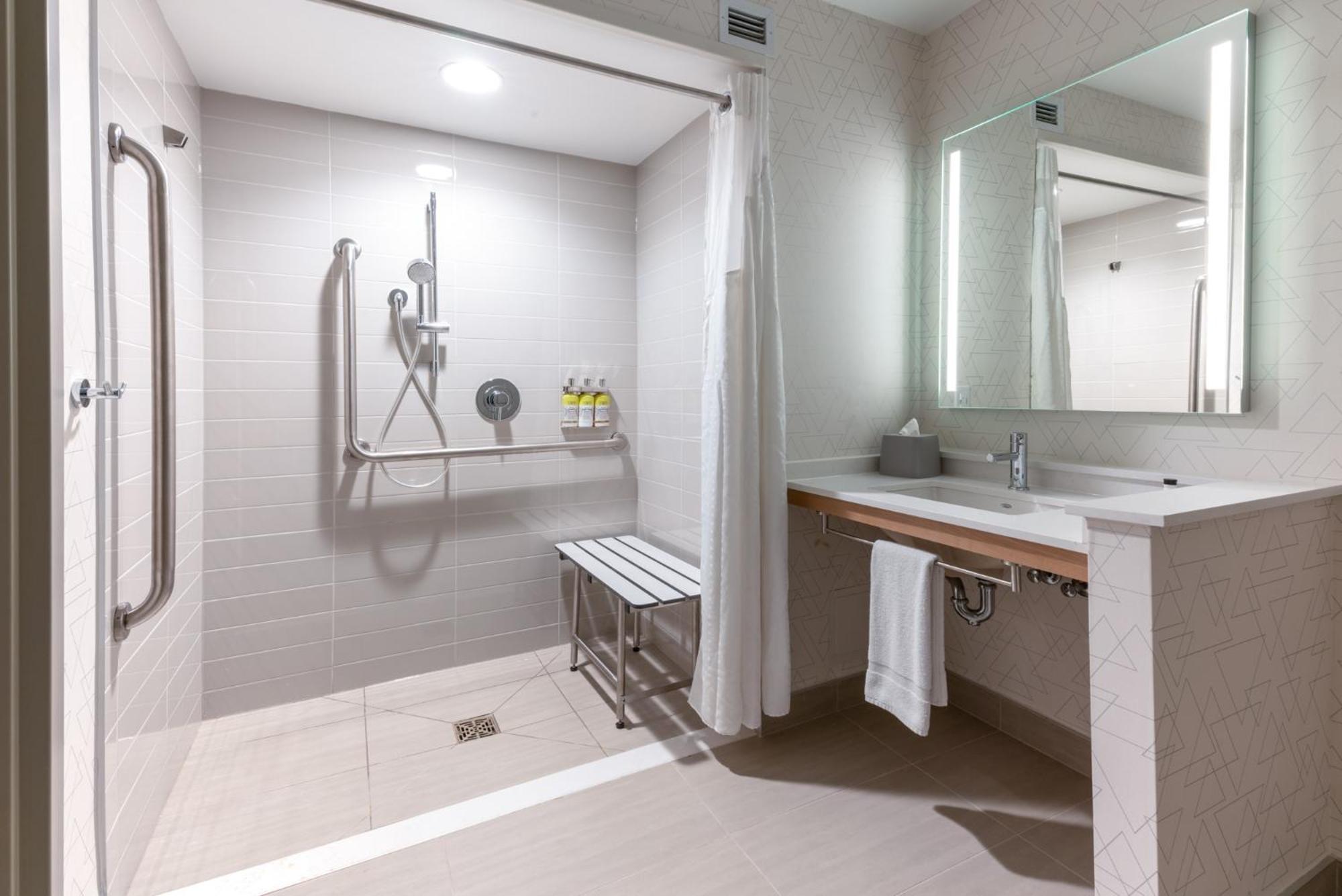 Holiday Inn Express & Suites Vaughan-Southwest By Ihg Exteriör bild