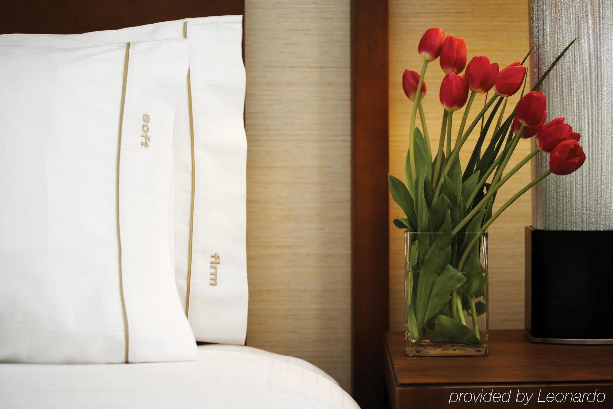 Holiday Inn Express & Suites Vaughan-Southwest By Ihg Rum bild